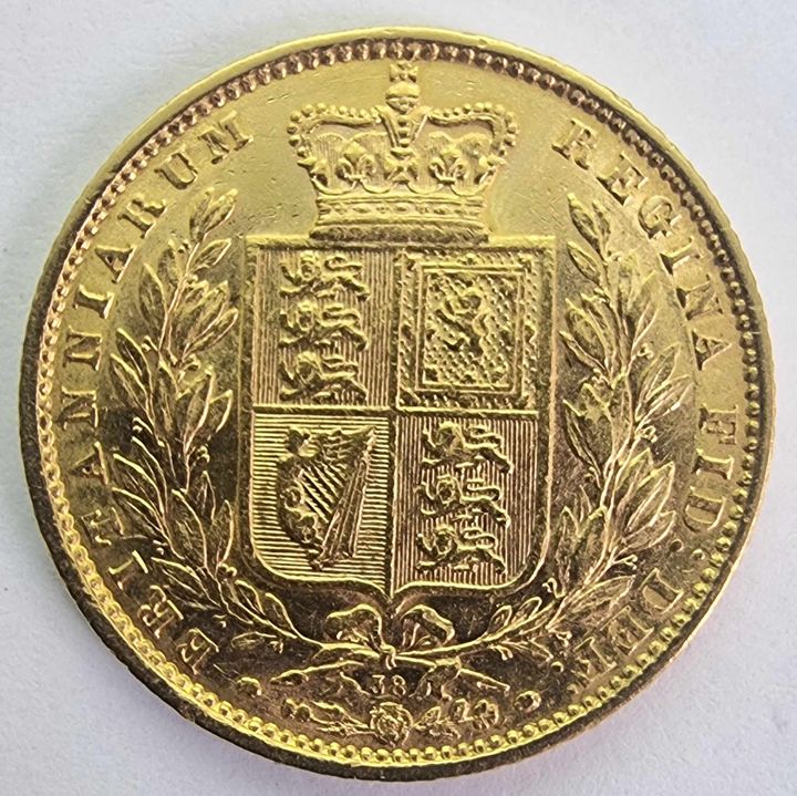 1872 Victoria Gold Full Sovereign Shield Back - Die 38