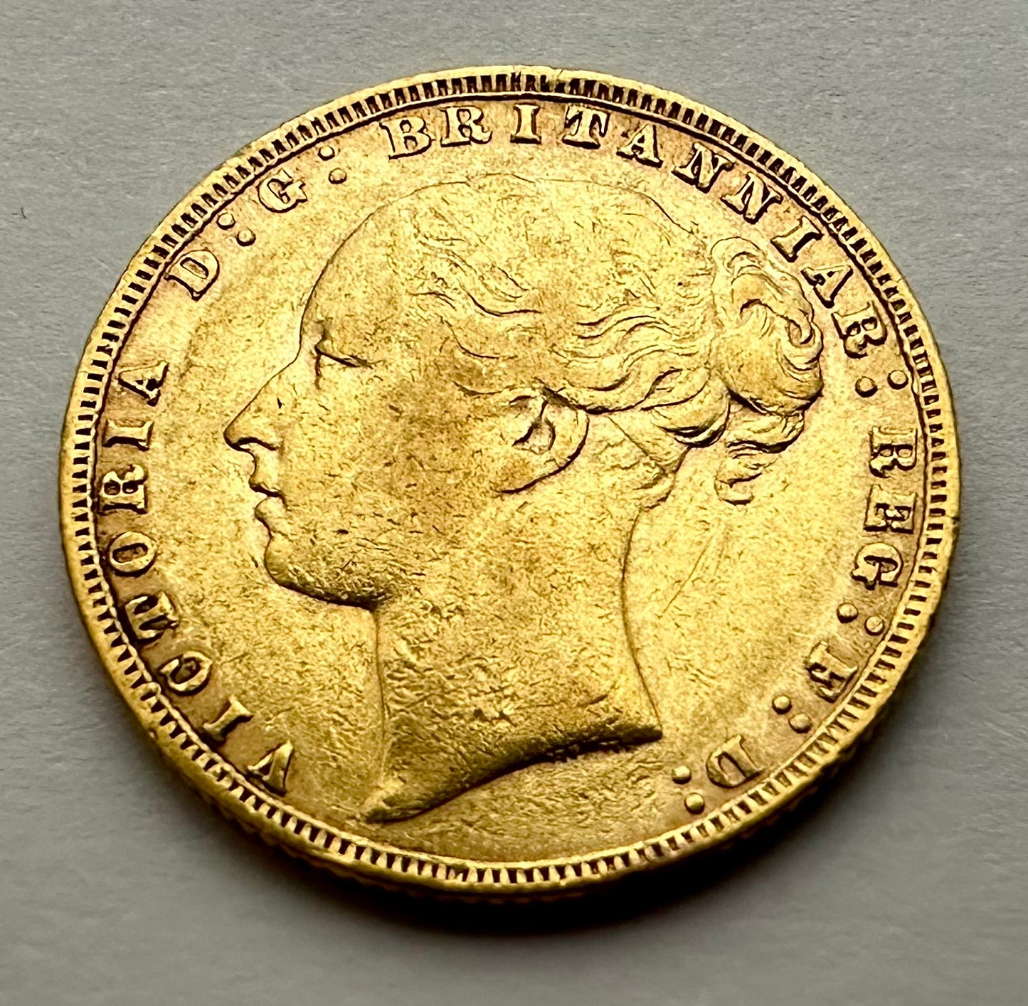 1876 Young Victoria Full Sovereign - George & Dragon