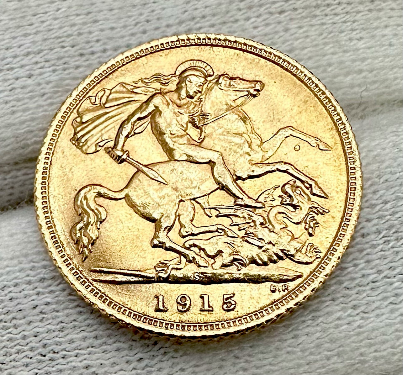 1915 Sydney Gold Half Sovereign - A UNC/ Extremely Fine