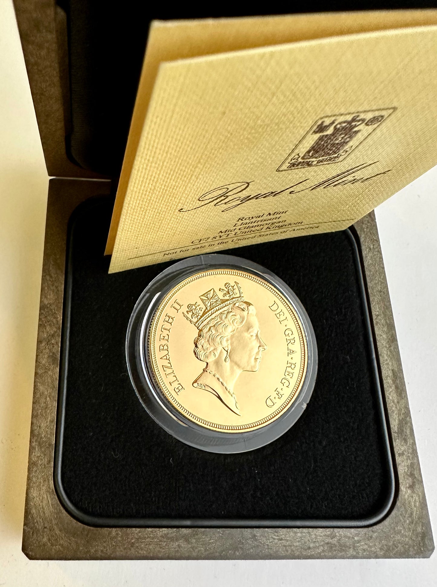 1986 Brilliant Uncirculated 5 Sovereign - Boxed and COA